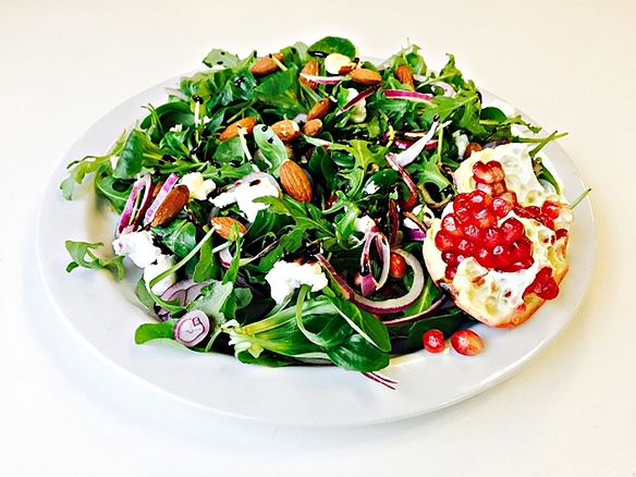 Salade met granaatappeldressing
