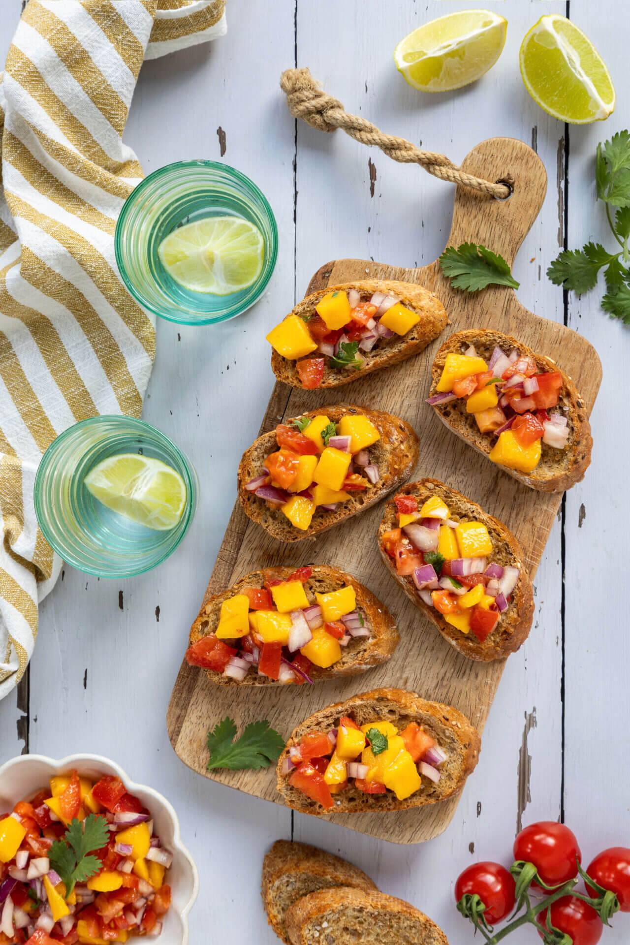 Bruschetta met tomaat en mango